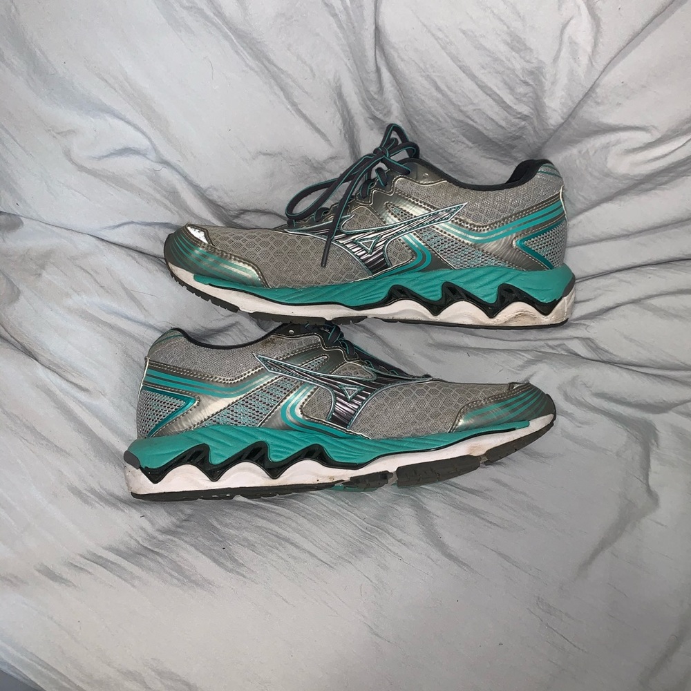 MIZUNO | Wave Inspire 16